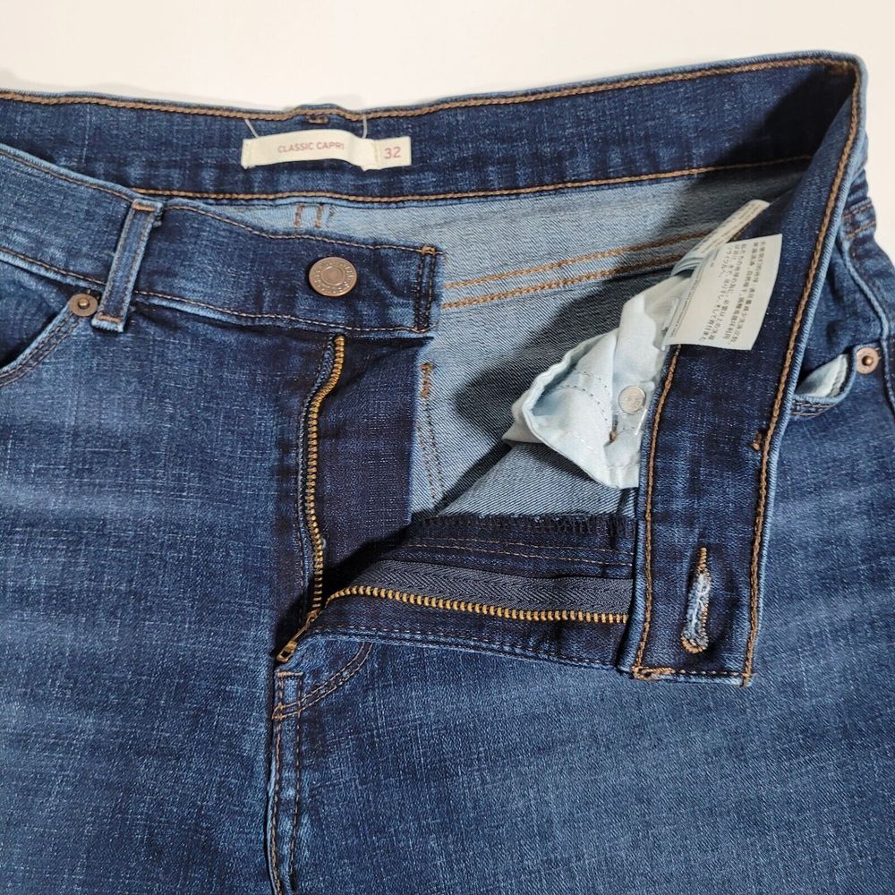 Levi's Classic Capri Jeans - Women's Blue Denim Straight Leg Comfort Fit Size 32 - Picture 4 of 11